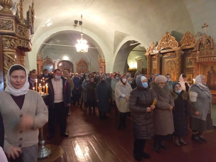 В ночь 7 января в Буинске православных жителей района поздравили с Рождеством