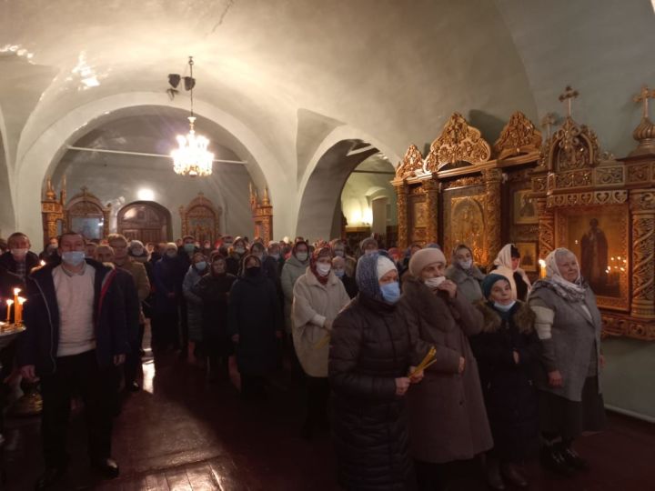 В ночь 7 января в Буинске православных жителей района поздравили с Рождеством