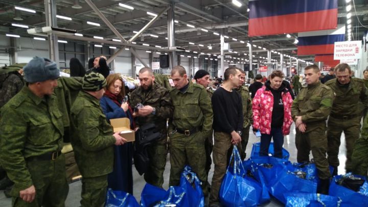 Руководители Буинского района вновь поехали в Казань к мобилизованным с гуманитарной помощью