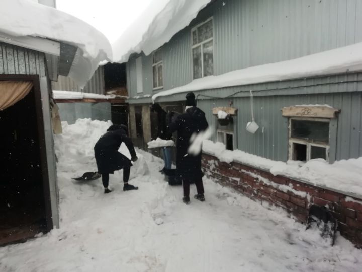 В Буинске пожилые люди под заботой «снежного десанта» (фото)