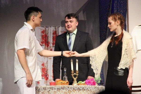 Пьеса "Мой бедный Марат" принесла удачу Буинскому народному театру