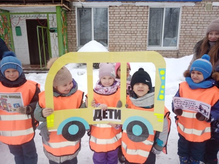 В Татарстане автоинспекторы провели для детей экскурсию по самым безопасным улицам города&nbsp;