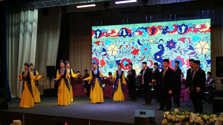 Перед буинскими женщинами с праздничным концертом выступил ансамбль песни и пляски Республики Татарстан (фото, видео) 