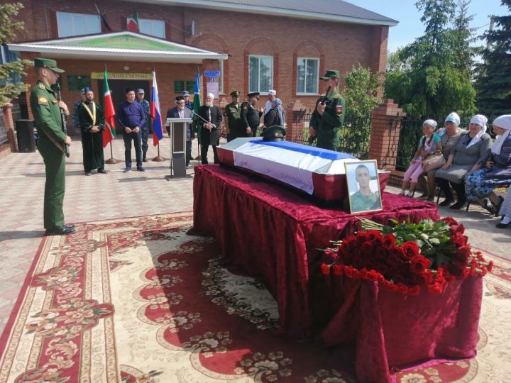 В Буинском районе похоронили Исламдина Хусаинова (ФОТО, ВИДЕО)