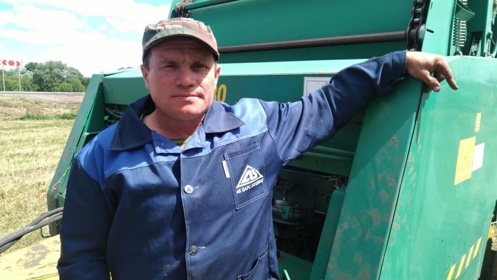 В заготовке кормов в  Буинском районе лидирует Петр Никитин