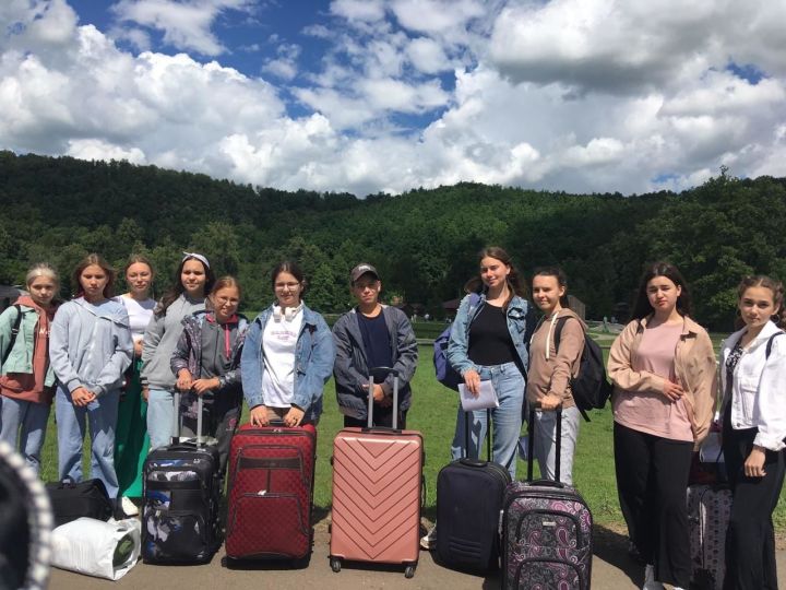 Учащиеся школы Буинска отправились в Билярск на Международный молодежный образовательный форум "Сэлэт"-Media Biler Forum"