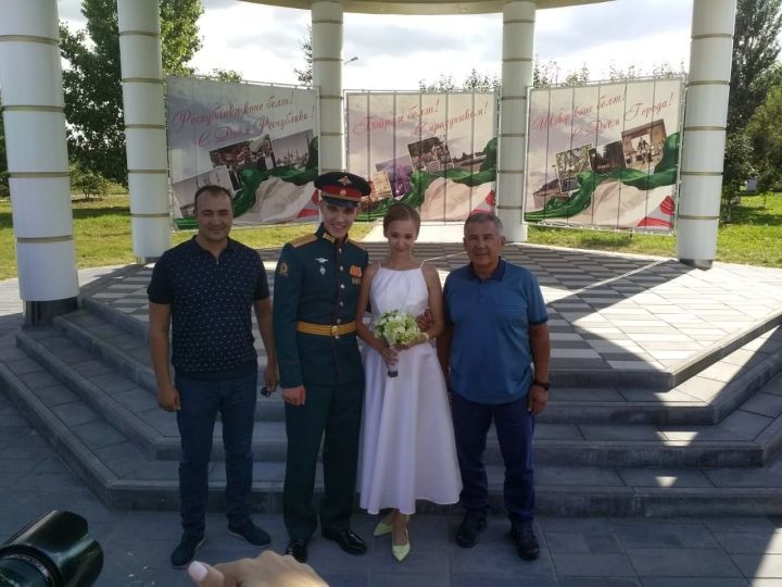 В Буинске Президент Татарстана поздравил молодую пару (фото, видео)