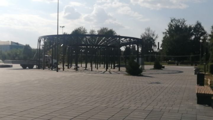 В Центральном парке Буинска устанавливают новые сооружения  (фото, видео)