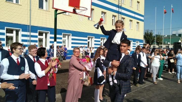 В Буинске прозвенел первый звонок (фоторепортаж)