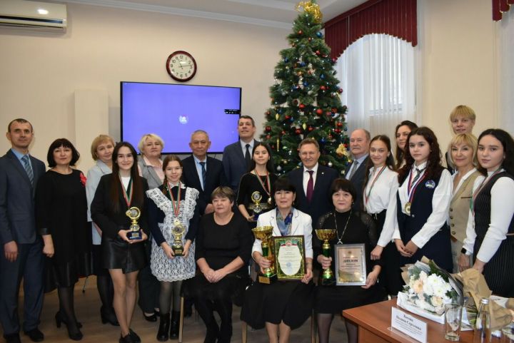 В Казани наградили победителей и призеров олимпиады по защите прав потребителей