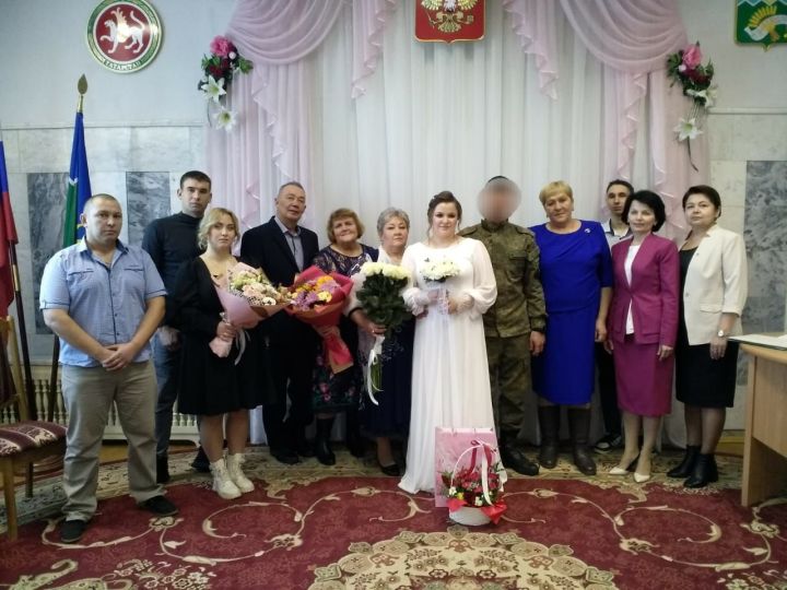 В Буинске поженились мобилизованный Семен и его возлюбленная Людмила