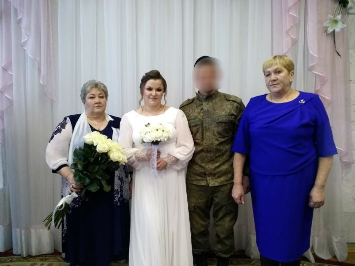 В Буинске поженились мобилизованный Семен и его возлюбленная Людмила