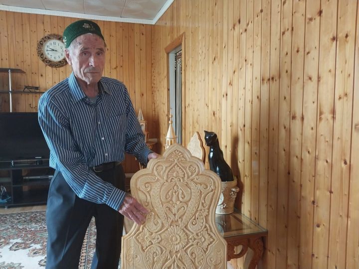 Буа районында 86 яшьлек Җәүдәт Гыйльманов кибетнеке кебек җиһазлар ясый
