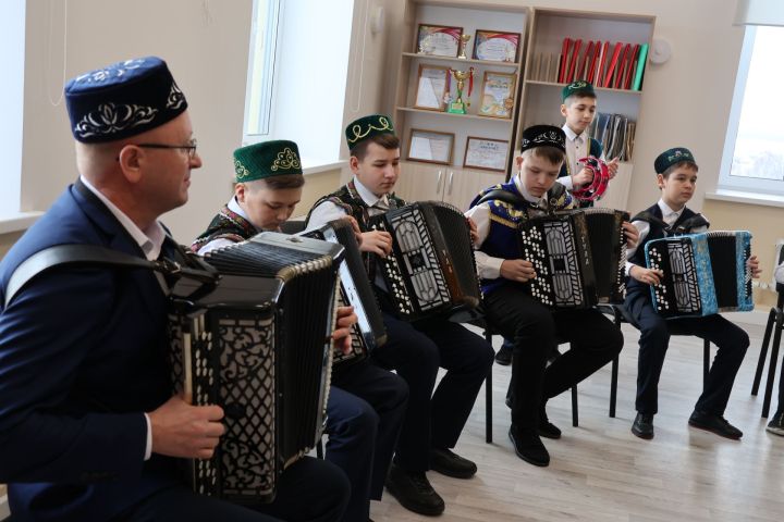 Танцевальный зал, мастерская с бассейном, швейные  кабинеты. Новая школа искусств открывает новые творческие возможности