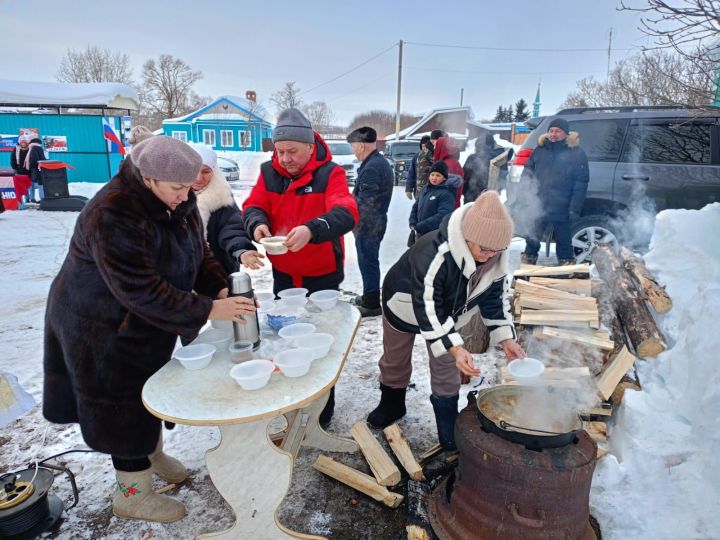 Каенлык авылы халкы махсус хәрби операциядә катнашучыларга телэктэшлек белдерде