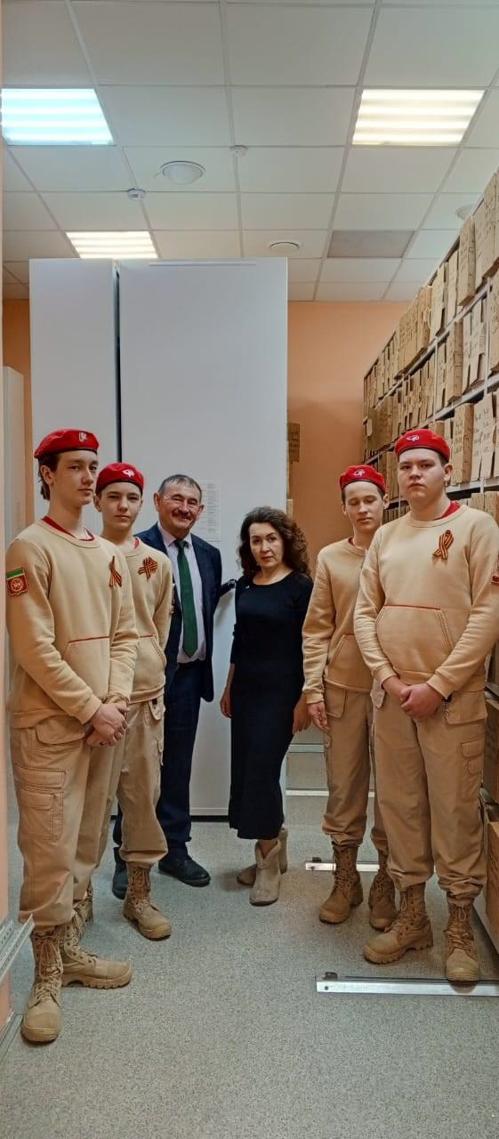 Школьники гимназии имени М. Вахитова посетили архивный отдел