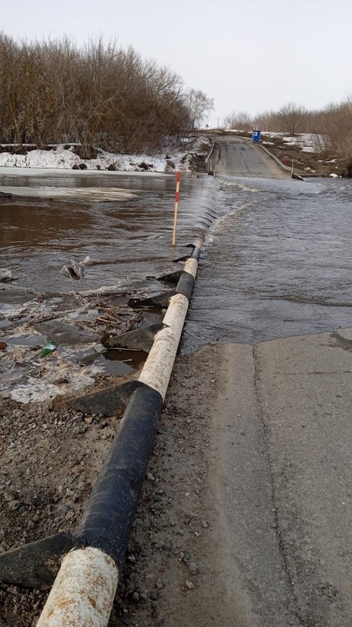 Сегодня уже река Свияга течет над низководными мостами | 03.04.2024 |  Буинск - БезФормата