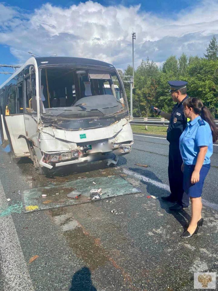 ДТП с участием пассажирского автобуса случилось сегодня днем на территории Верхнеуслонского района автодороги Казань-Ульяновск