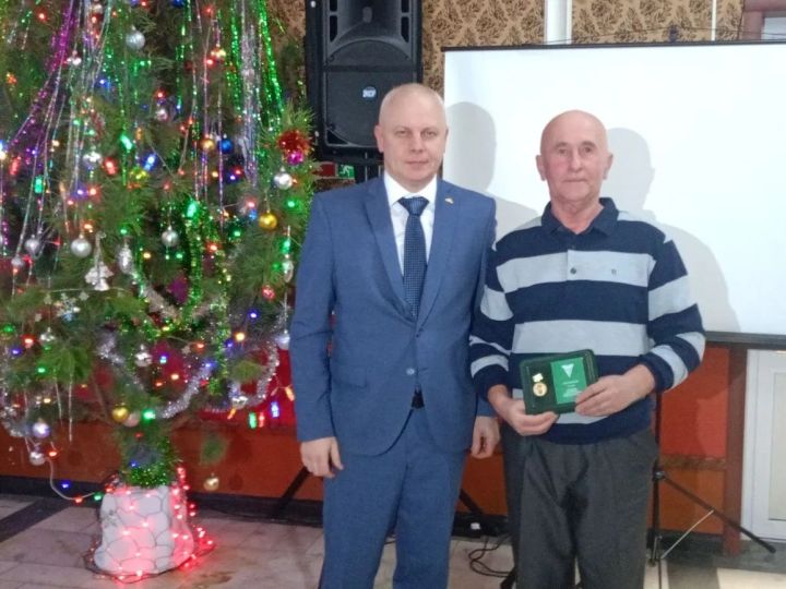 Сегодня в коллективе «Буинский сахар» наградили лучших работников по итогам года (фото).