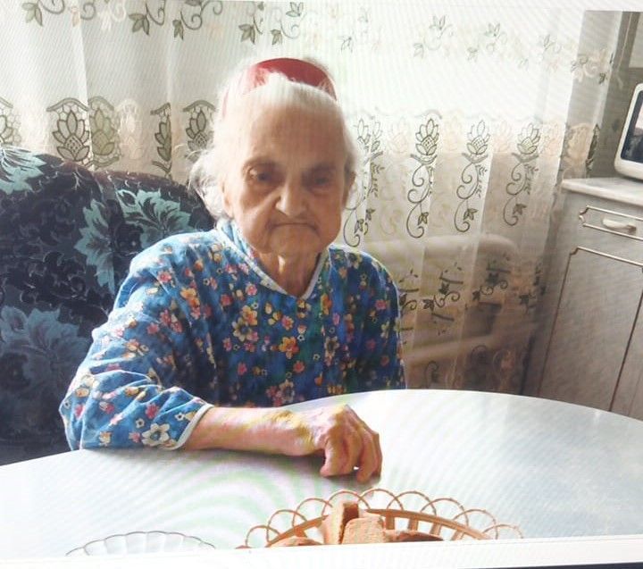 Жительница села Чураково Галина Попова в детстве была Еленой Деевой. Ребенком эвакуировалась  и навсегда осталась на Буинской земле