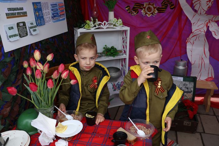 В Буинске в День Победы варили солдатскую кашу (фото)
