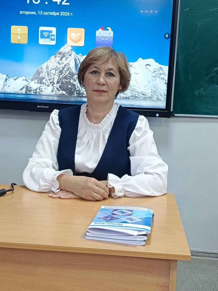 Учительница  высокобалльников по математике из лицея-интерната Буинска