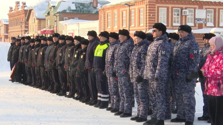 В Буинске почтили память сотрудников милиции, погибших от рук вооруженных дезертиров