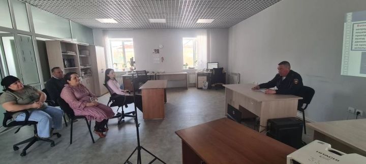 Начальник отделения ГАИ Буинского района Алмас Каримов призвал СМИ помочь в профилактике ДТП