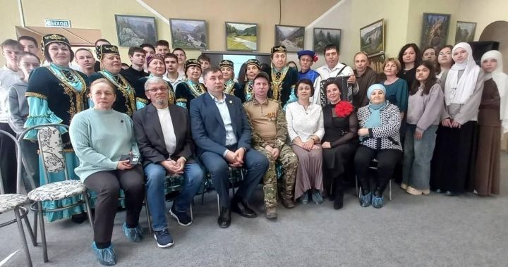 В Буинском краеведческом музее состоялось открытие персональной выставки картин Василя Загретдинова