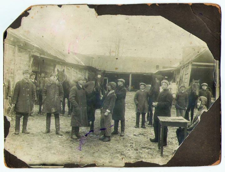 Житель села Нижний Наратбаш поделился старыми фотографиями из истории Буинского военного комиссариата, отмечавшего сегодня 108-летие