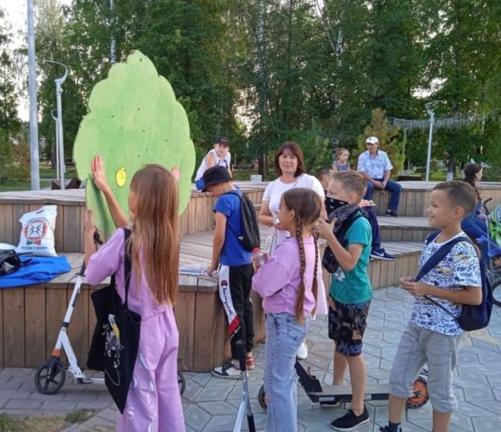 Краски лета. В Буинске парки и дворы не пустуют
