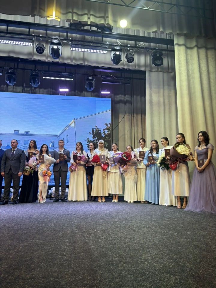 Сегодня в Буинске выпускники медицинского училища получили дипломы