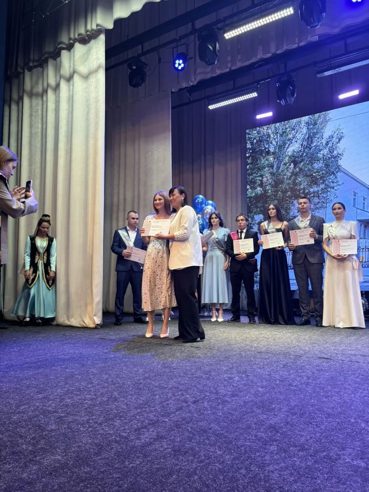 Сегодня в Буинске выпускники медицинского училища получили дипломы