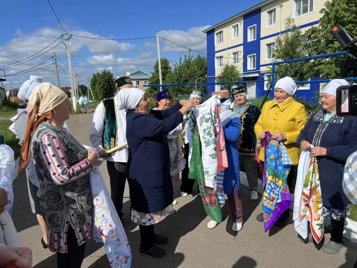 Вчера на улицах Буинска собирали подарки к Сабантую