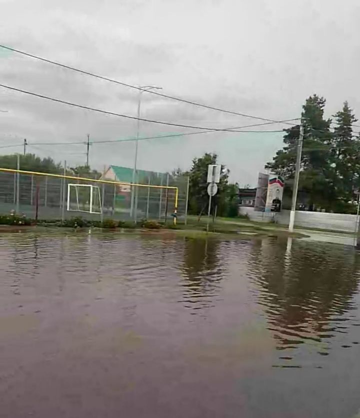 В городе Буинске в этом году планируют решить проблему с образованием глубоких луж на улице Северная Коммуна, возникающих после сильных осадков