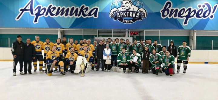 В Буинске прошел хоккейный турнир памяти Айрата Сиразиева