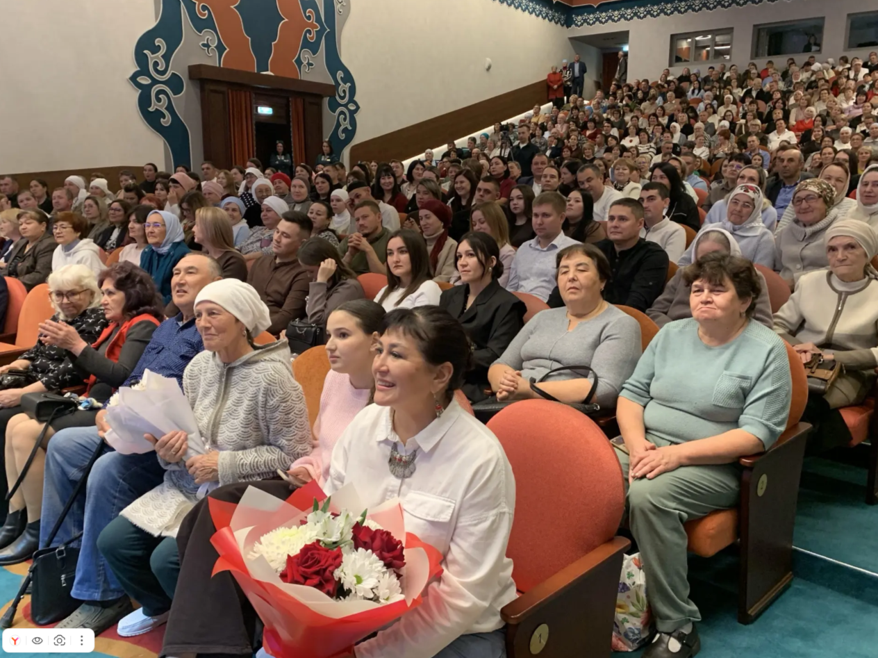 Зрители аплодировали