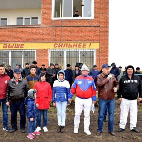Диля Галимзянова из села Нурвахитово Буинского района  организовала скачки в память об отце