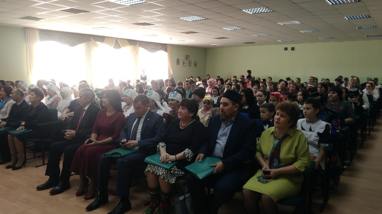Сегодня в Буинске проходит V межрегиональная научно-практическая конференция "Шәҗәрәләр - нәсел агачы" (фоторепортаж)
