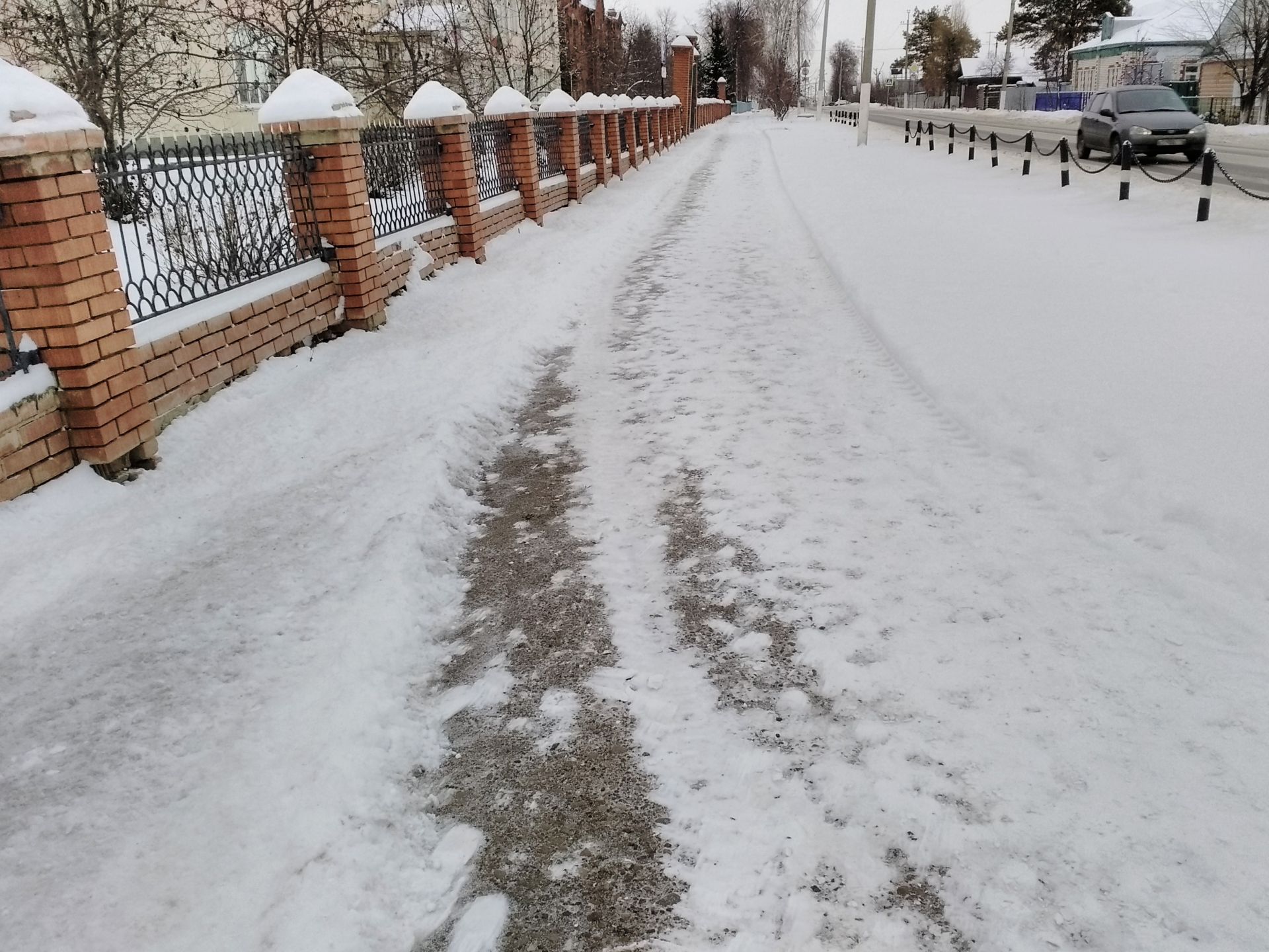 В Буинске на новые тротуары выпал первый снег. Успевают ли очищать? (+ фото)