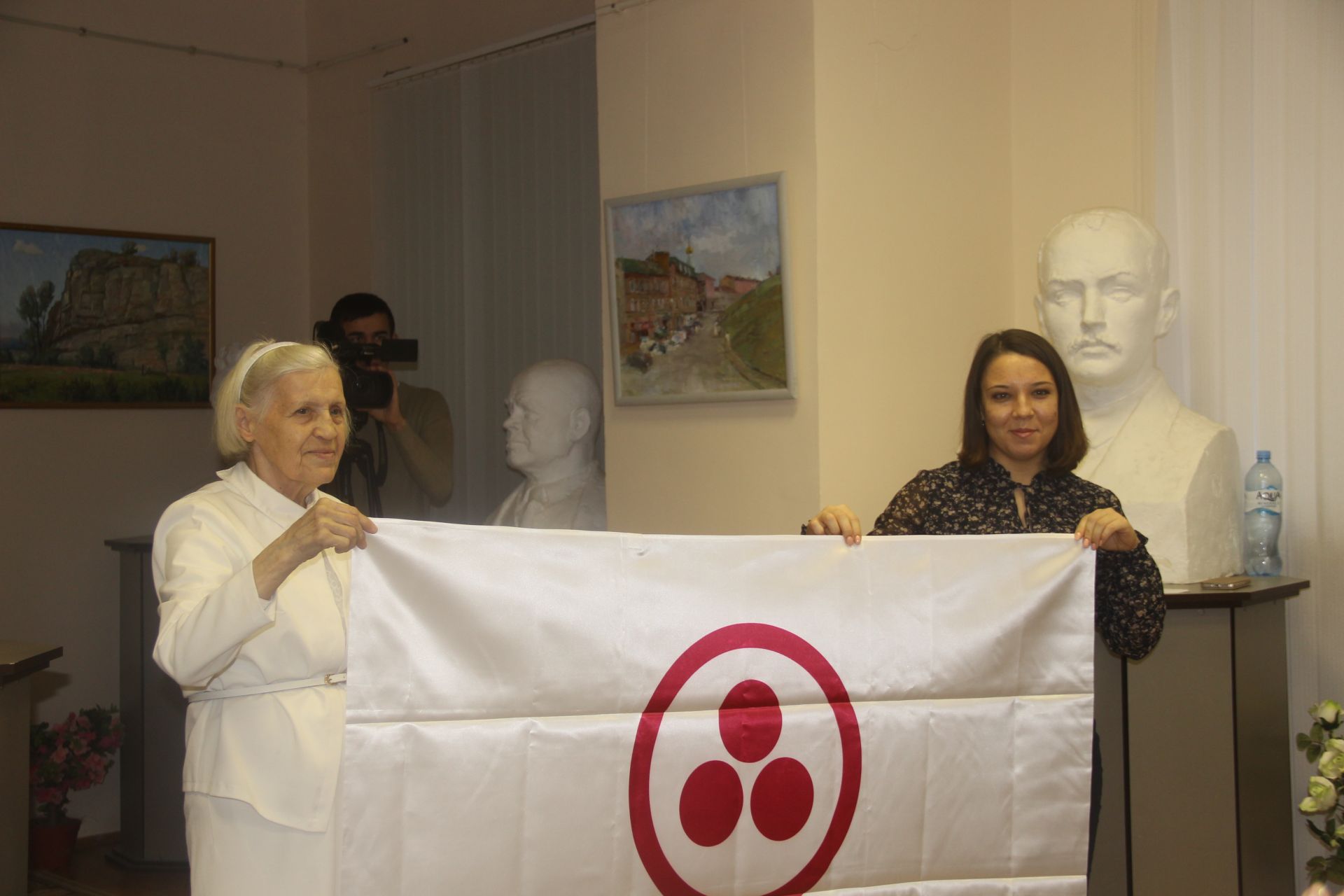 Сегодня &nbsp;Буинскому музею вручили Знамя Мира (+фото)