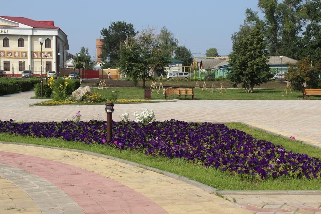 Буа кызларв. Центральный парк Буинск Буинск. Город Буинск Центральный парк. Город Буинск молодежный парк. Буинск Центральный парк новый.