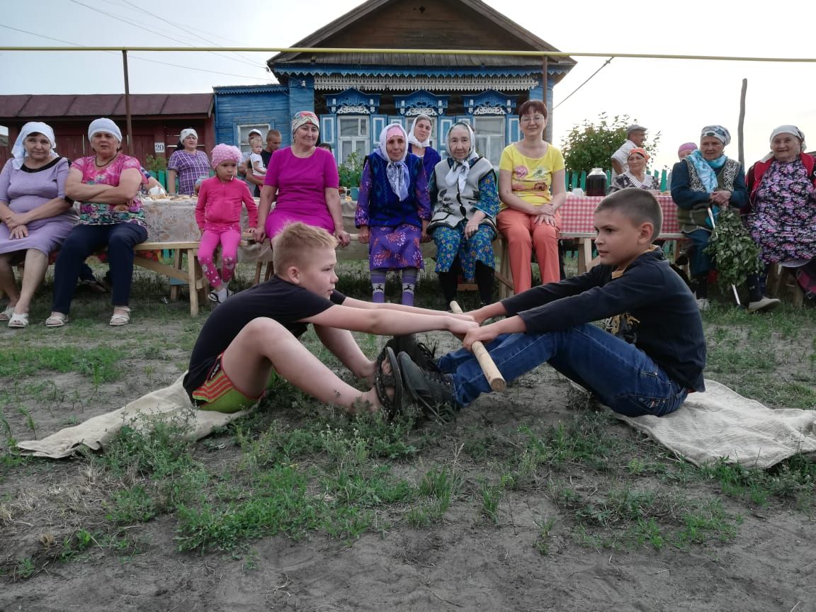 Сели день. Деревенская дискотека детей. Конкурсы на день села на улице. Дискотека на день села на улице Ясногорске. Дискотека деревня новое Борисовское сельское поселение.