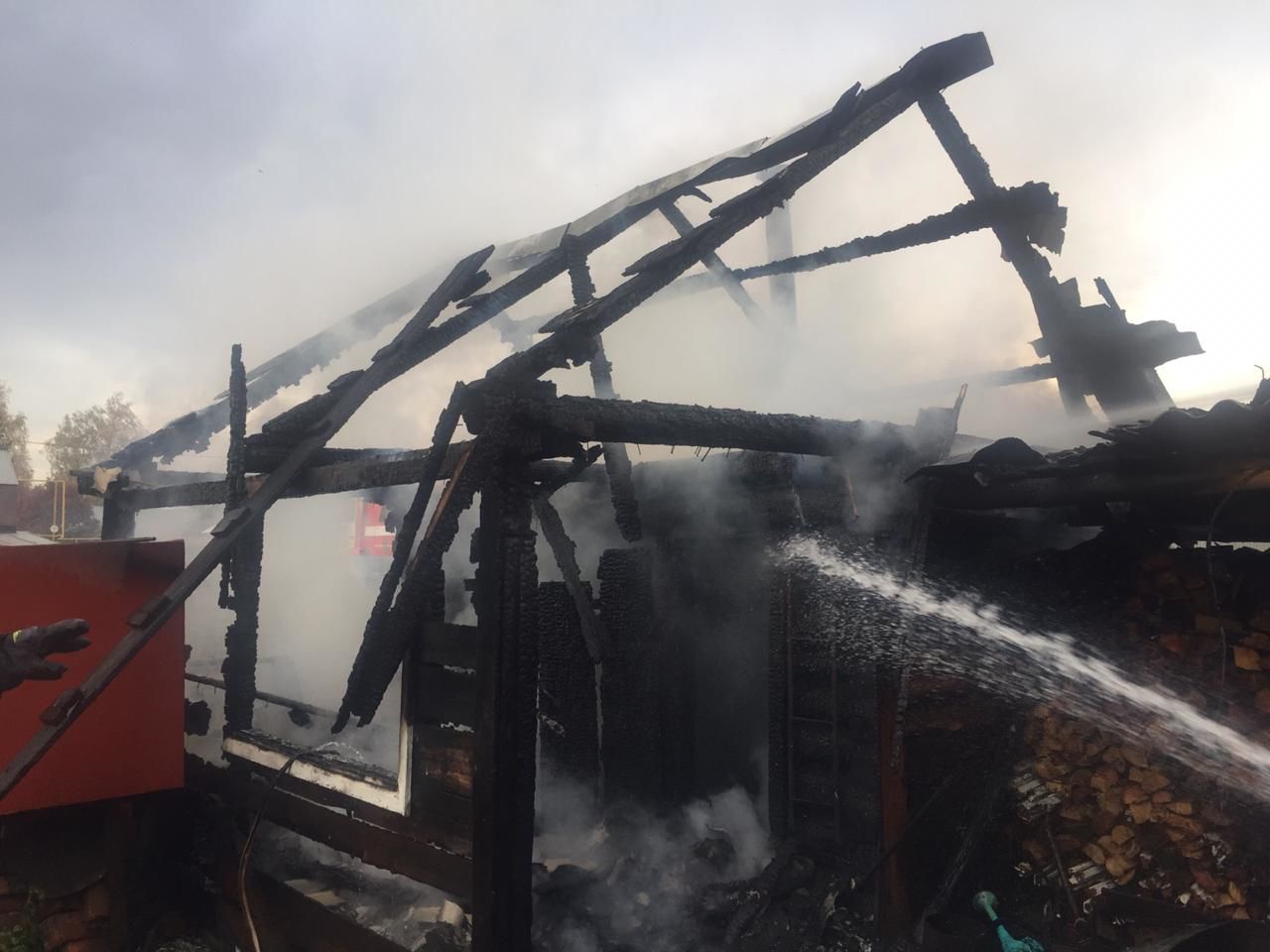 Сегодня в Буинске на пожаре в бане погиб пожилой мужчина (+фото)