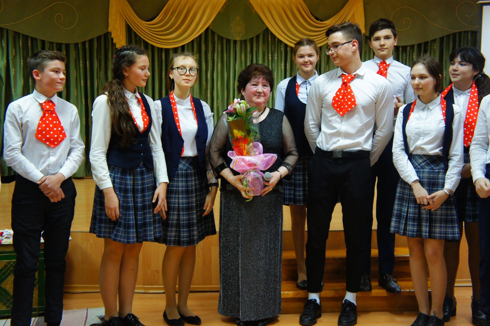 Вечер буинской поэтессы Гульнур Айзетулловой в школе, где она работала (фоторепортаж)