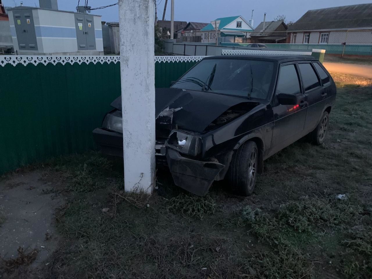 Пьяный водитель врезался в столб в Буинске (+фото)