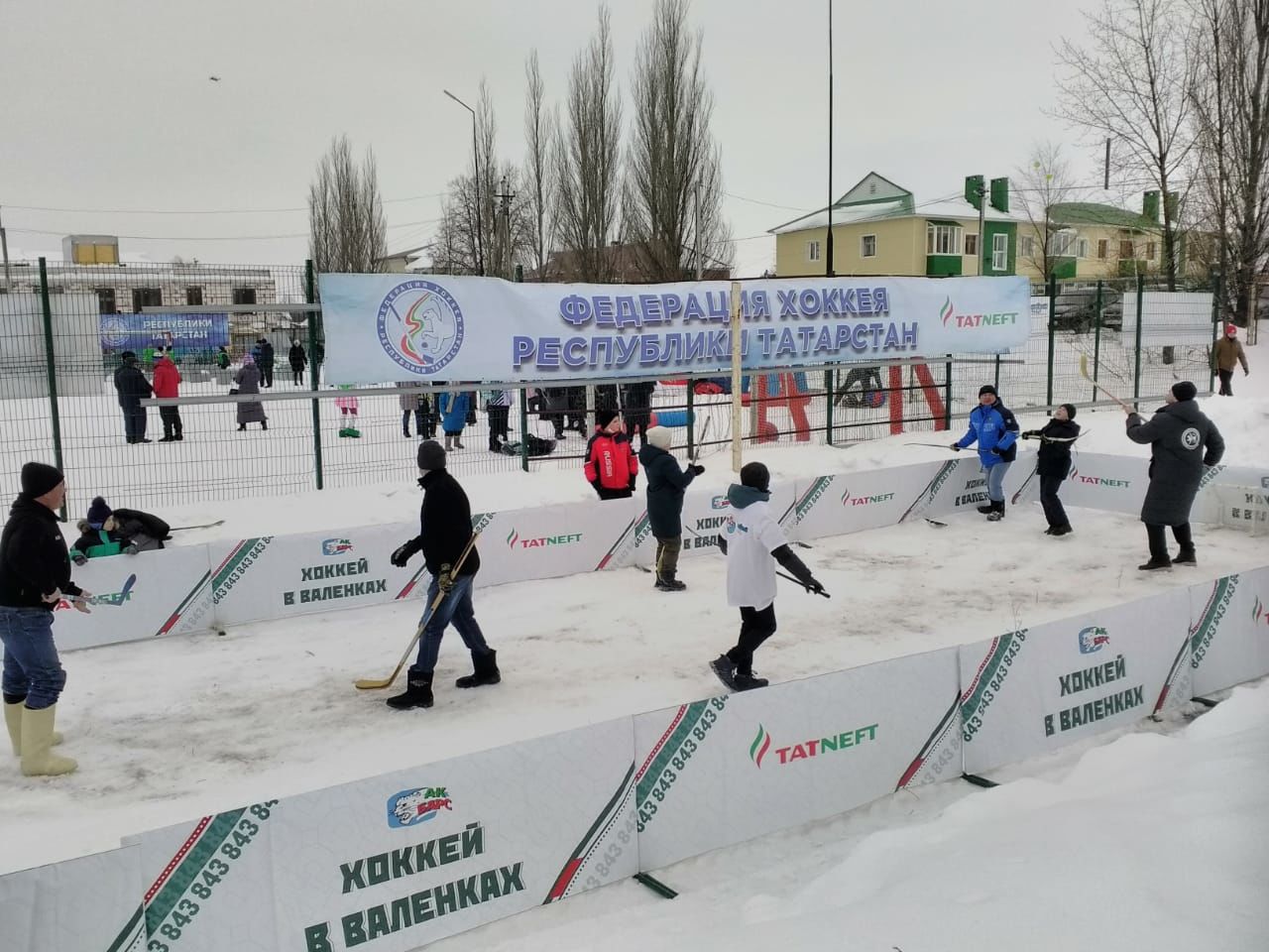Сегодня в Буинске прошел семейный фестиваль "Люблю папу, маму и хоккей" (фоторепортаж)