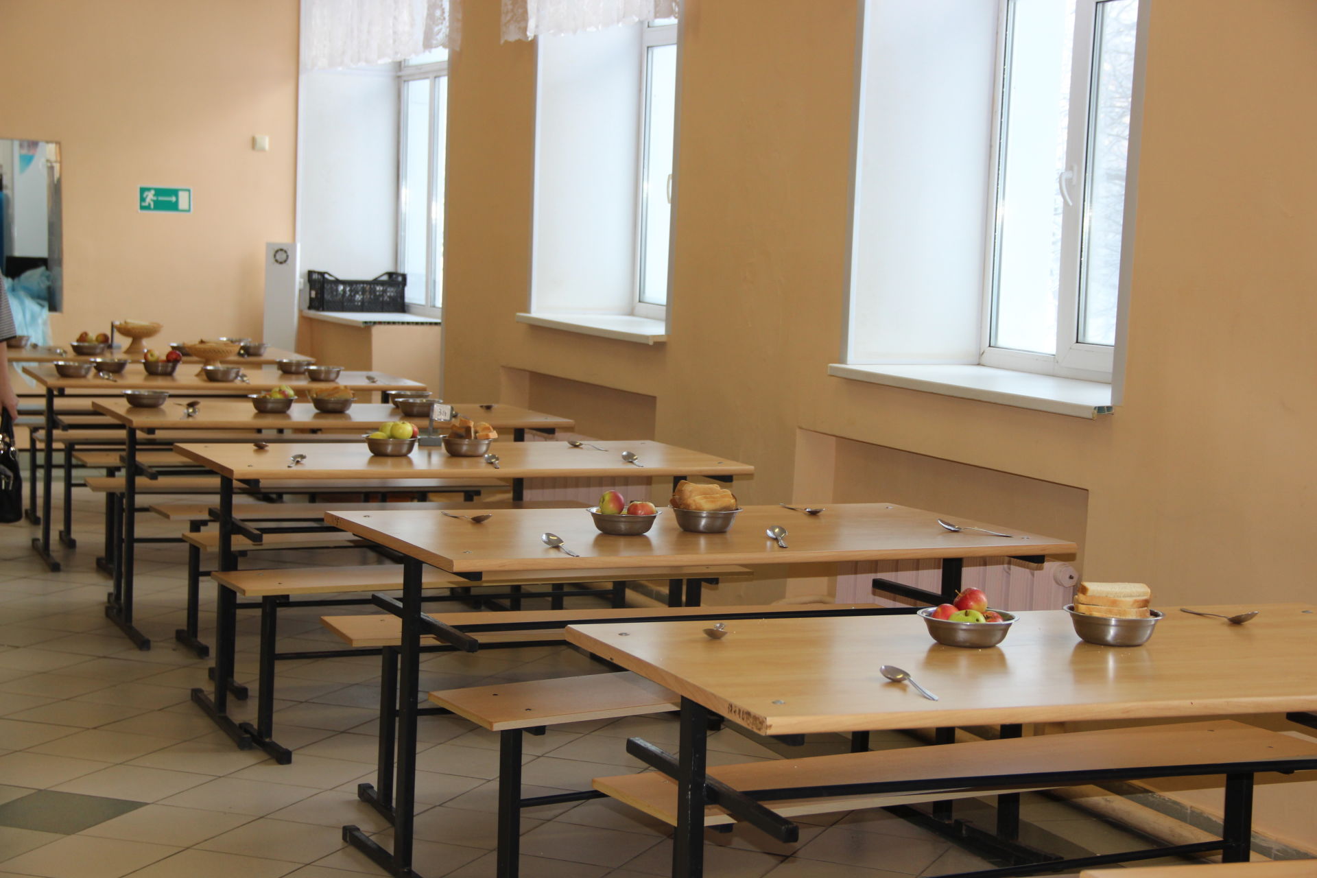 В  образовательных учреждениях Буинска  школьные обеды будут пробовать  и родители