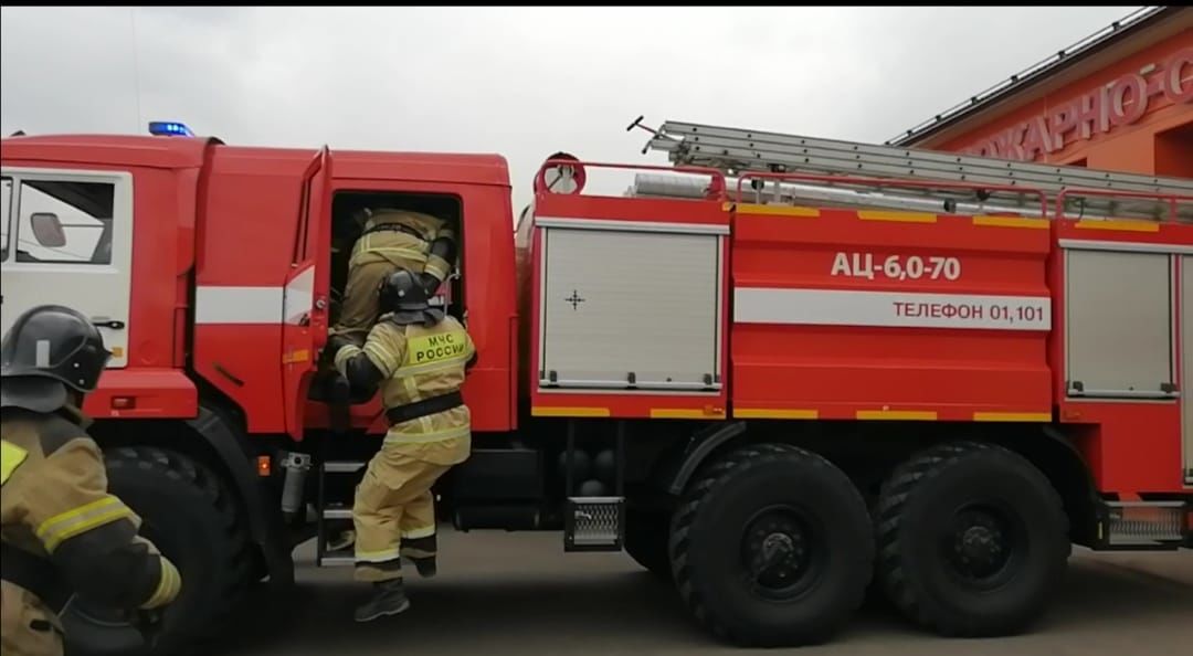 Кислорода хватает на  40 минут.   Буинские пожарные рассказали об опасностях во время пожара   (фото)