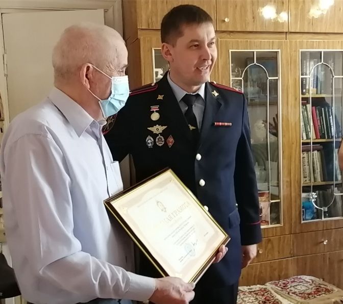 Подполковник милиции в отставке Мунир Валеев был награждён Почетной Грамотой МВД по Республике Татарстан